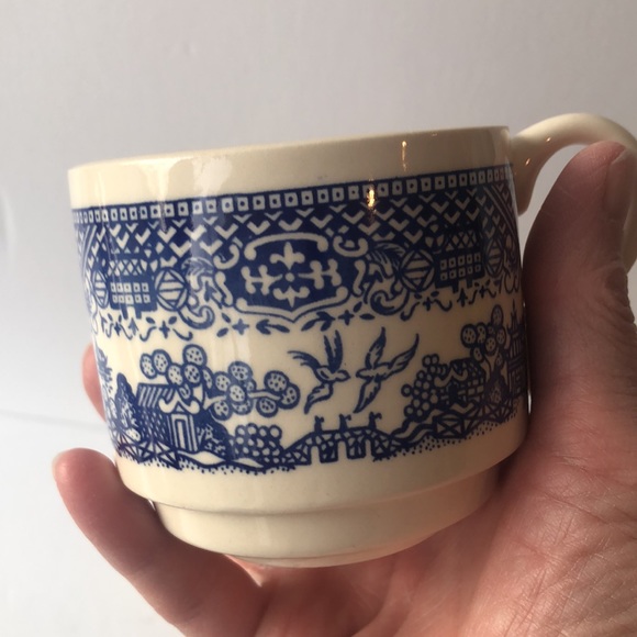 Vintage Pair Of Blue Willow Nesting Coffee Tea Mugs USA - Picture 5 of 16